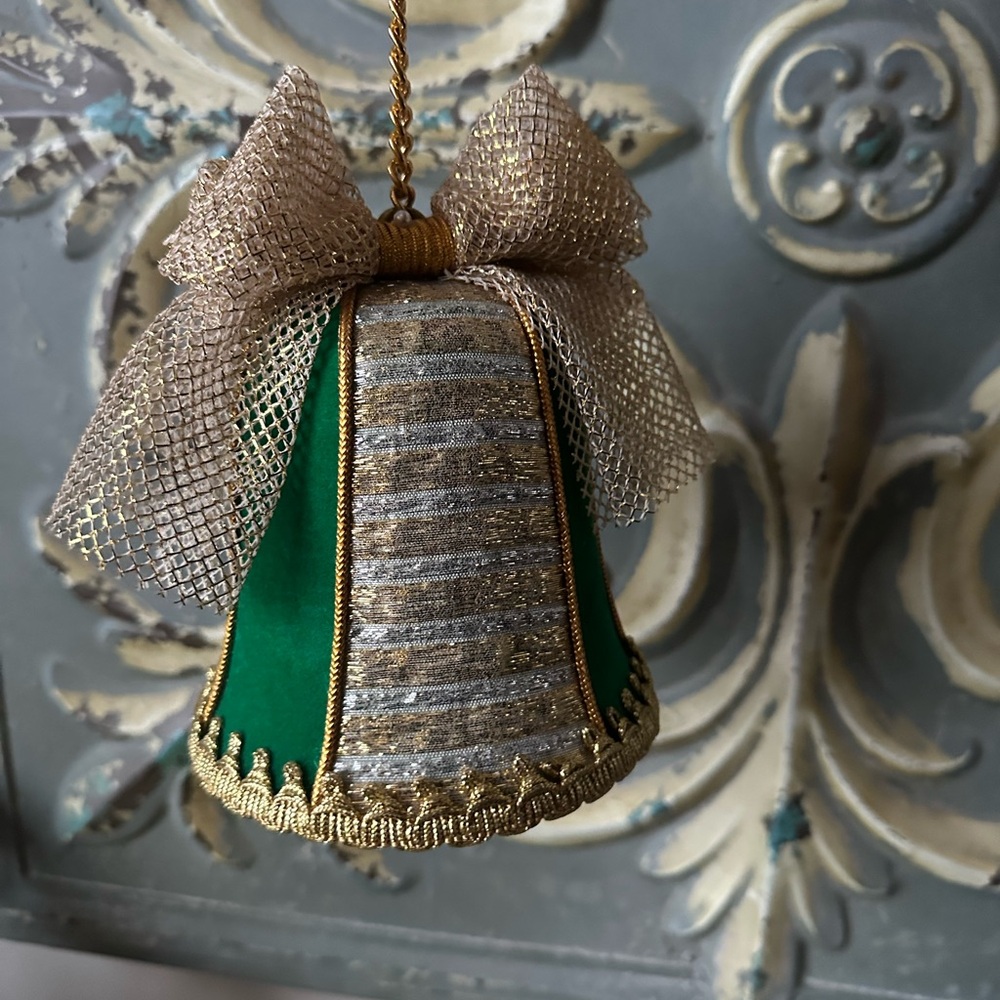 Vintage  crushed velvet musical hanging bell west Germany ?